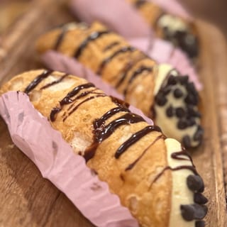 Lucuma Cannoli